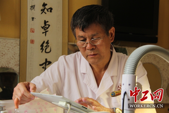 太阳成集团tyc7111cc:警惕红木家具一级市场的炒作之风(图2) 太阳成集团tyc7111cc